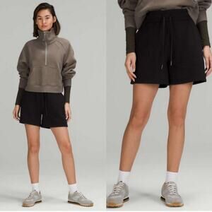 Lululemon Scuba High-Rise Short 5" Size 4 Yoga Workout Running‎